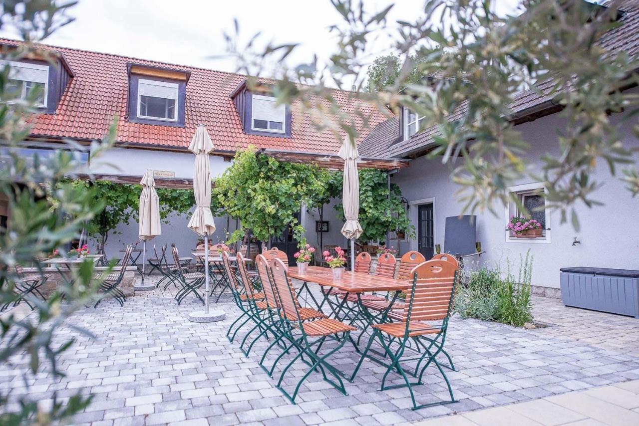 Weingut Kernwein Hotel Seinsheim Exterior photo